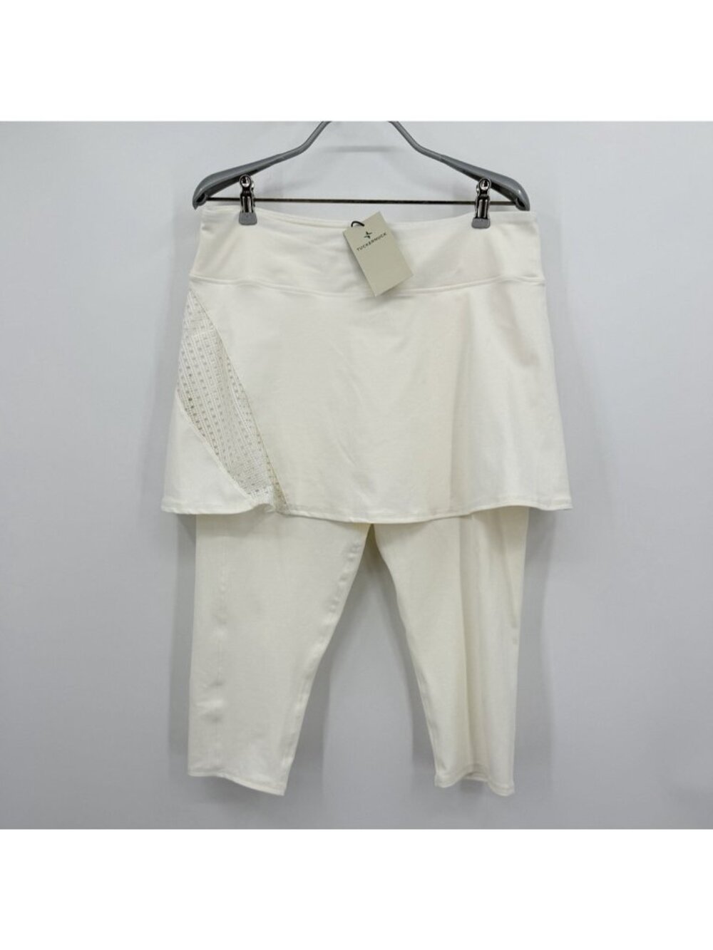 Tuckernuck TNUCK Sport White Compression Skirted Capri Leggings size S Small NWT